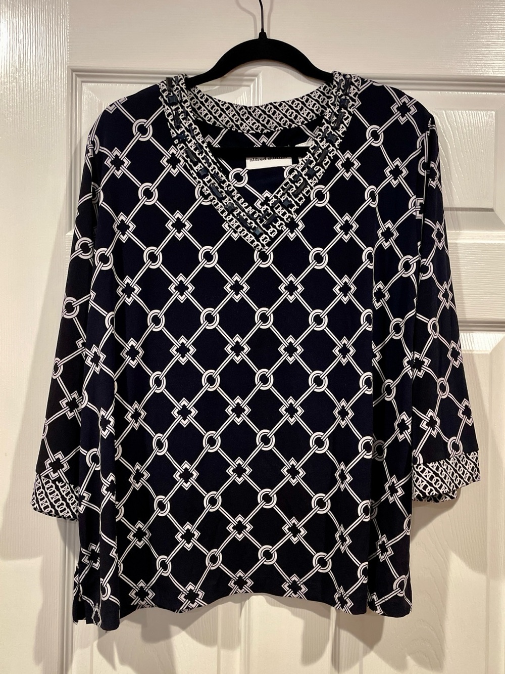Alfred Dunner Black and White Chain-Link V-Neck Tunic